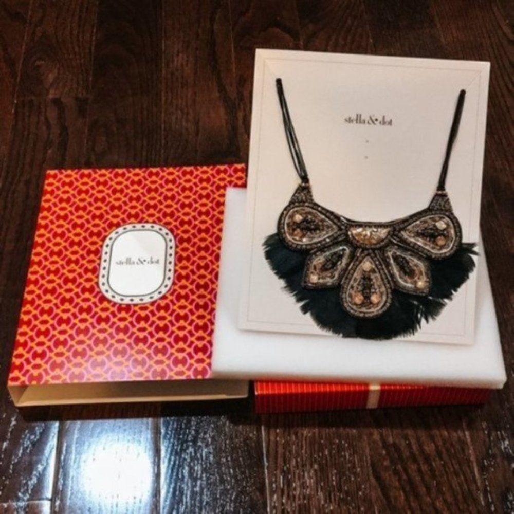 Stella & Dot Constantine Feather Necklace black